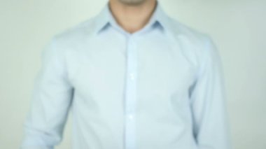 Öğretmen, şeffaf ekranda yazma