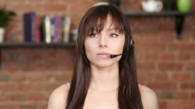 Çağrı Merkezi kadın, müşteri hizmetleri kapalı konuşmak