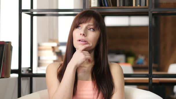 Thinking Young Woman, Indoor Office — Stock Video