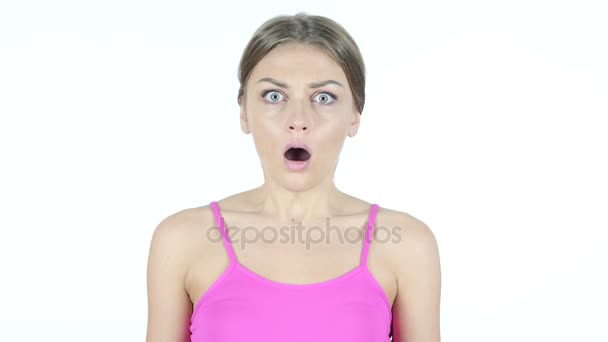 Vrouw in Shock,, witte achtergrond — Stockvideo