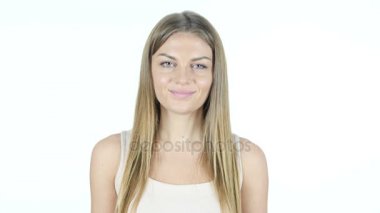 Evet kafa, beyaz arka plan sallayarak tarafından gösterilen kız