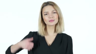 Başparmak yukarıya genç kadın, beyaz arka plan