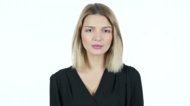 Genç kadın sürpriz bir şekilde, beyaz arka plan hayran