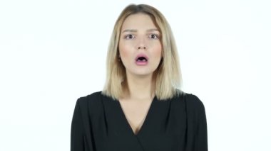 Genç kadın şok,, beyaz arka plan