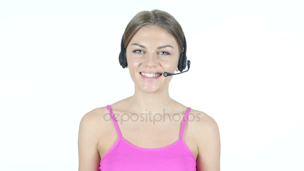 Talar Call Center flicka, vit bakgrund — Stockvideo