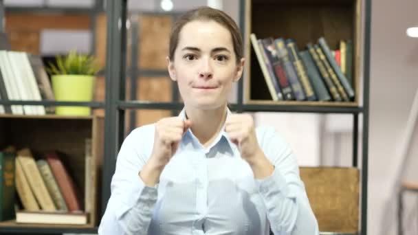 Kaybı, başarısızlık, stres, kapalı ofisine tepki kadın — Stok video