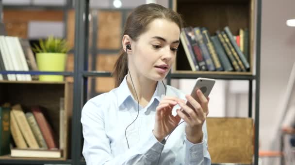 Female listening Music with headphones, Smartphone — Stock Video