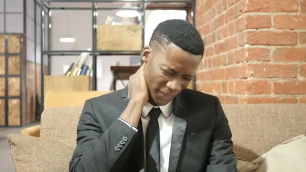 Tired Black Businessman with Neck pain in Office — Stock Video