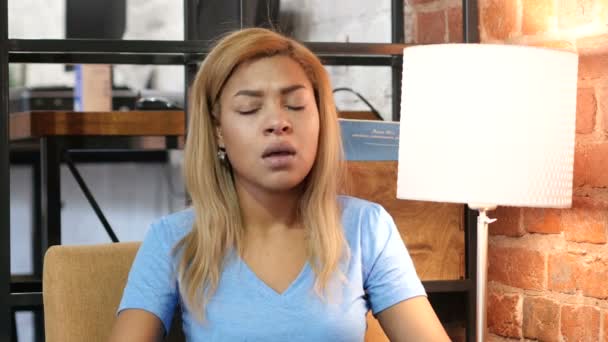 Hosta sjuka svart kvinna, hosta — Stockvideo