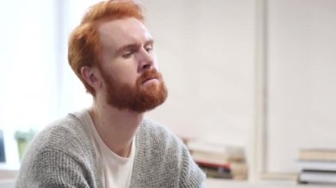 Düşünen adam iş, dalgın