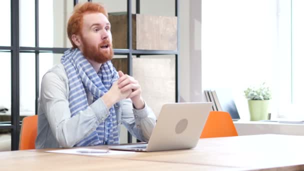 Homem conversando com o cliente, discussão, negociação — Vídeo de Stock