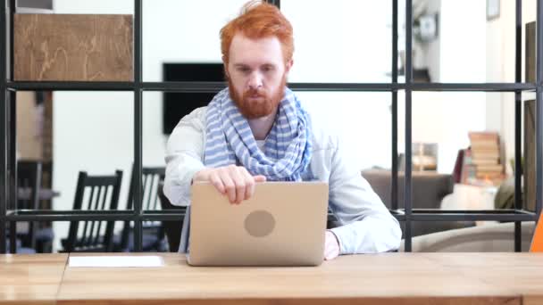 Açılış, çalışma ve Laptop kapanış dostum — Stok video