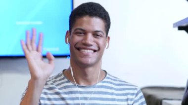 Siyah adam kameraya, Online görüntülü sohbet söz