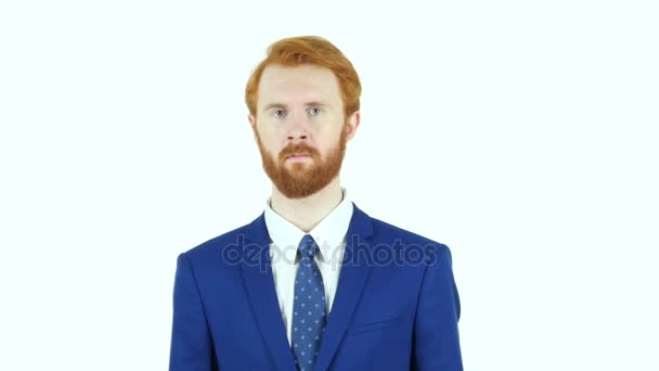Zdenerwowany beznadziejnie smutny czerwone włosy broda biznesmen, białe tło — Wideo stockowe