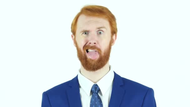 Portrait de fou confus barbe cheveux rouges homme d'affaires — Video
