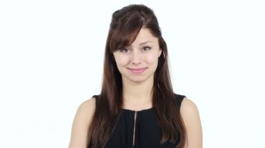 Genç kız, beyaz arka plan Tamam işareti