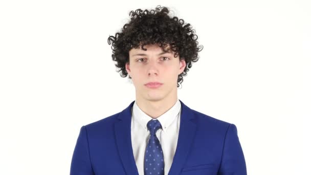 Porträt eines jungen Geschäftsmannes, weißer Hintergrund — Stockvideo