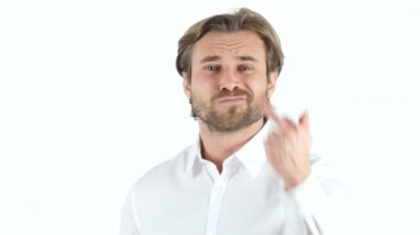 Kızgın adam orta parmak beyaz arka plan üzerinde gösterir.
