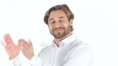 Adam beyaz arka plan üzerinde alkışlar