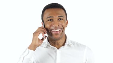 Smartphone üzerinde konuşan siyah adam