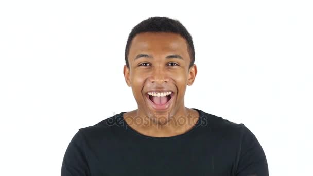 Siyah adam başarısını kutluyor heyecanlı — Stok video