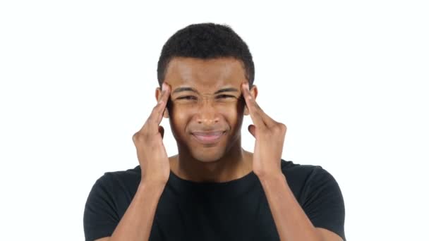 Frustratation, svart Man med huvudvärk — Stockvideo