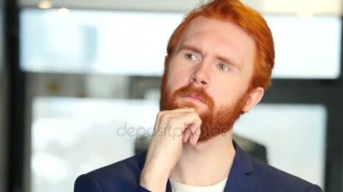 Düşünme dalgın işadamı portresi