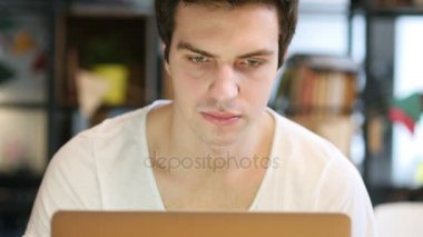 Dalgın Tasarımcısı üzerinde çalıştığı proje, önden görünüm