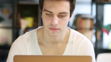 Kamera doğru Önden Görünüm gülümseyen Tasarımcısı