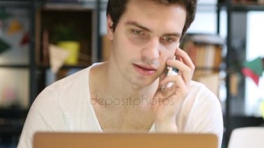 Office, tasarımcı yanıtlayan telefon ön görünüm