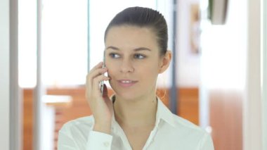 Cevap çağrısında Office Talk, kadın telefon