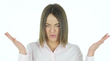 Kızgın güzel kadın, kötüye ve bağırıyordu