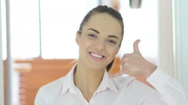 Jest güzel bir kadın tarafından ofisinde bizi arayın