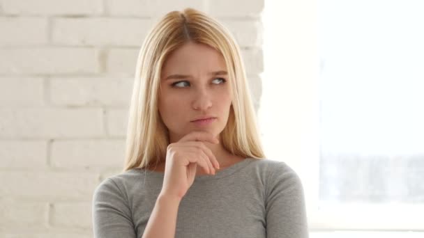 Portrait of Thinking Woman Gesturing  Brainstorming — Stock Video