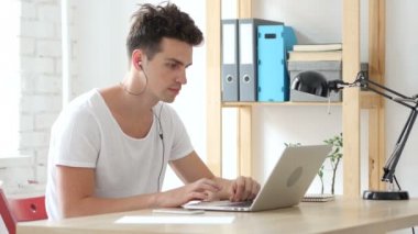 Dostum kulaklık, müzik dinleme dinlenmek ve ücretsiz