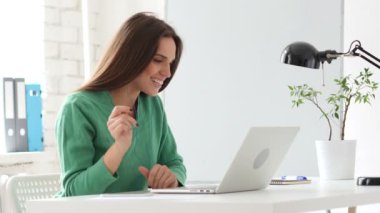 Görüntülü sohbet, Webcam kadın tarafından laptop