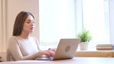 Baş ağrısı, Loft Office kadın Tasarımcısı