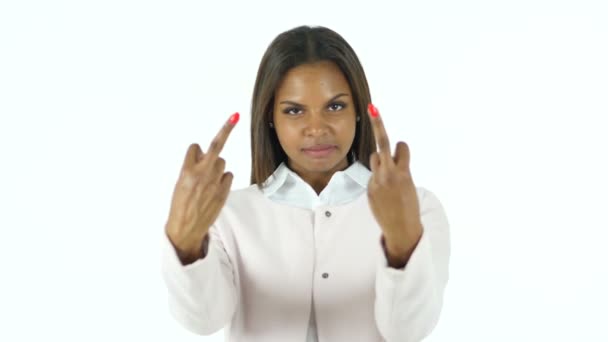 Afro-amerykański kobieta pokazując środkowy palec w gniewie — Wideo stockowe