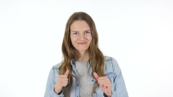 Bailando mujer joven, fondo blanco — Vídeos de Stock