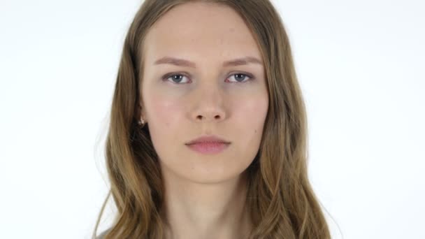 Vrouw gezicht close-up, Camera kijken — Stockvideo