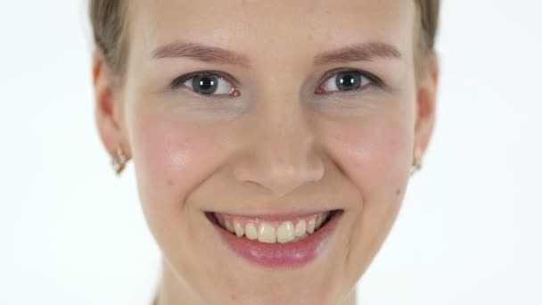 微笑的女性的脸的特写镜头 — 图库视频影像