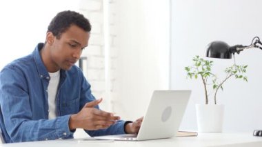 Kızgın Afro-Amerikan sorunlara tepki ve yanlış anlama