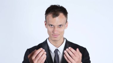 Gülümseyen iş adamı davet - iş, ofis ve teknoloji kavramı