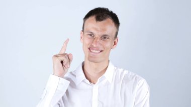 Yeni bir fikir ile düşünceli delikanlı