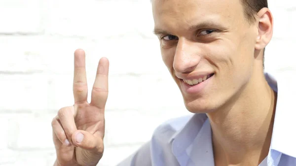 Man with Sign of  Victory, Hand Gesture — Stock Photo, Image