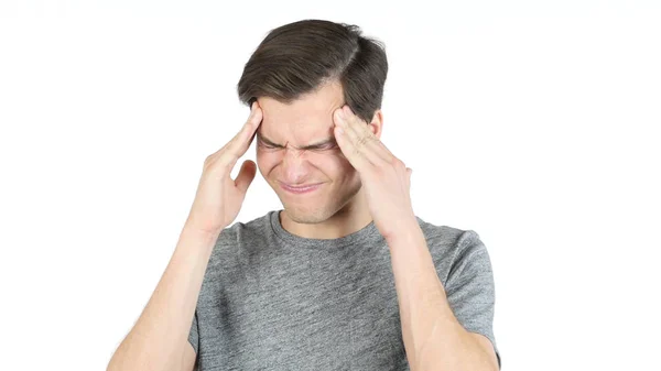 Разочарованный и уставший молодой человек с головной болью - изолирован над белым — стоковое фото