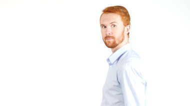 Kamera, beyaz arka plan seyir genç adam