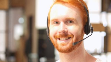 erkek telefon müşteri hizmeti operatörü, mutlu