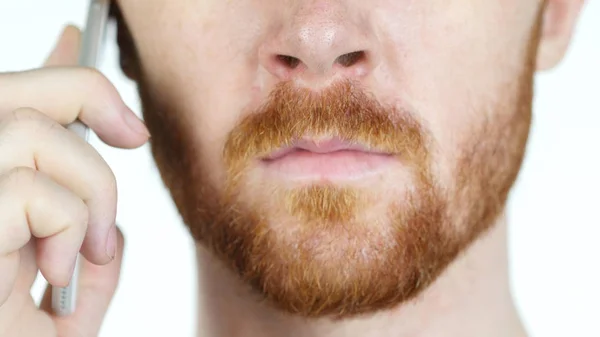 Ember beszél a mobiltelefon, zár ki, vörös haj, szakáll — Stock Fotó