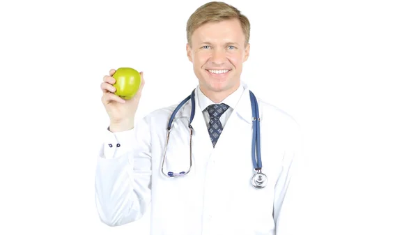 Σημασία της υγείας. γιατρός δείχνει πράσινο μήλο — Φωτογραφία Αρχείου